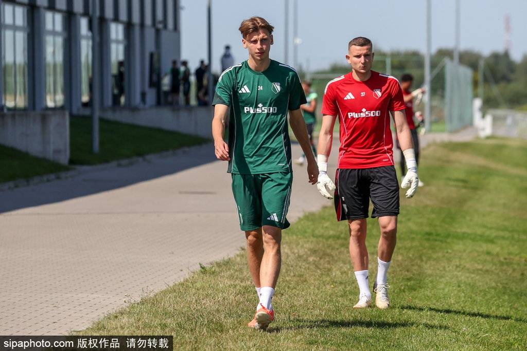 莱万多夫斯基重要时刻出色防守，FPX带队取胜！再创辉煌时刻的简单介绍